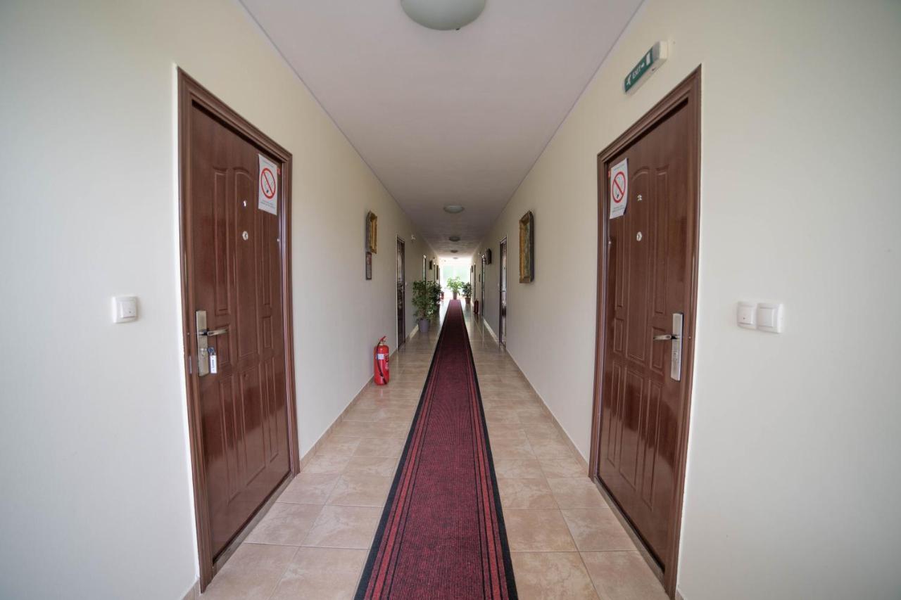 Prenociste Leona Aparthotel เวลิโก กราดิชเต ภายนอก รูปภาพ