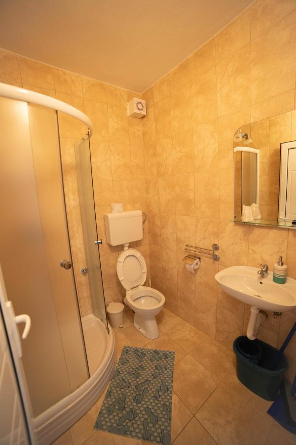 Prenociste Leona Aparthotel เวลิโก กราดิชเต ภายนอก รูปภาพ